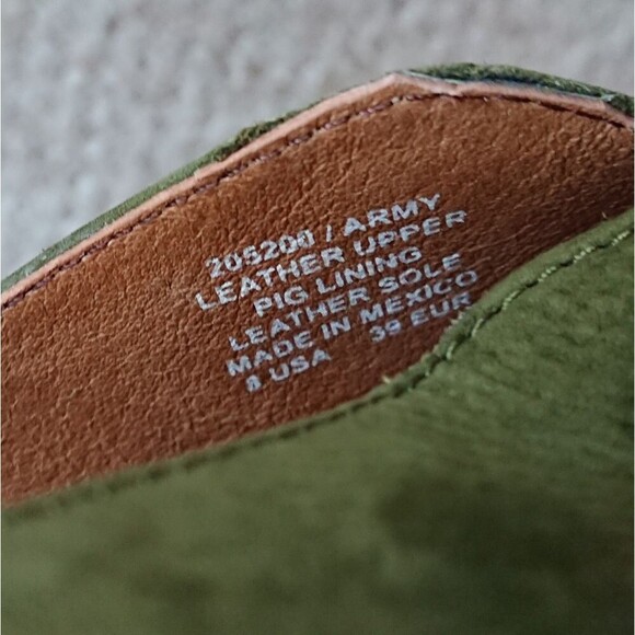 Charleston Shoe Co Suede Ballet ankle closure Flat in green Size 8 - Picture 9 of 12